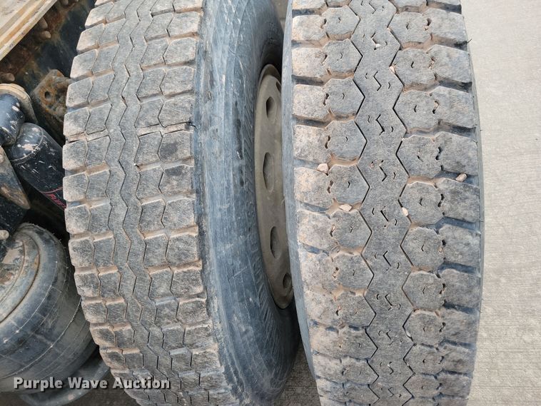 image for item NB9989 2007 Sterling L9500 semi truck