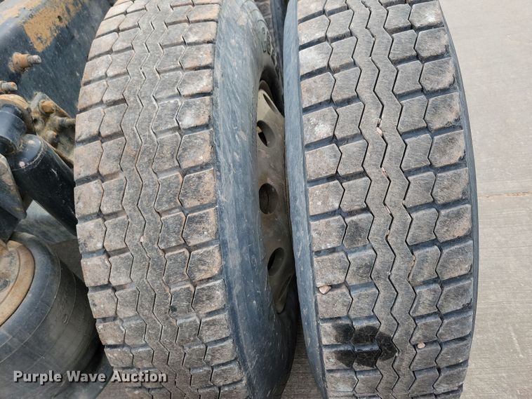 image for item NB9989 2007 Sterling L9500 semi truck