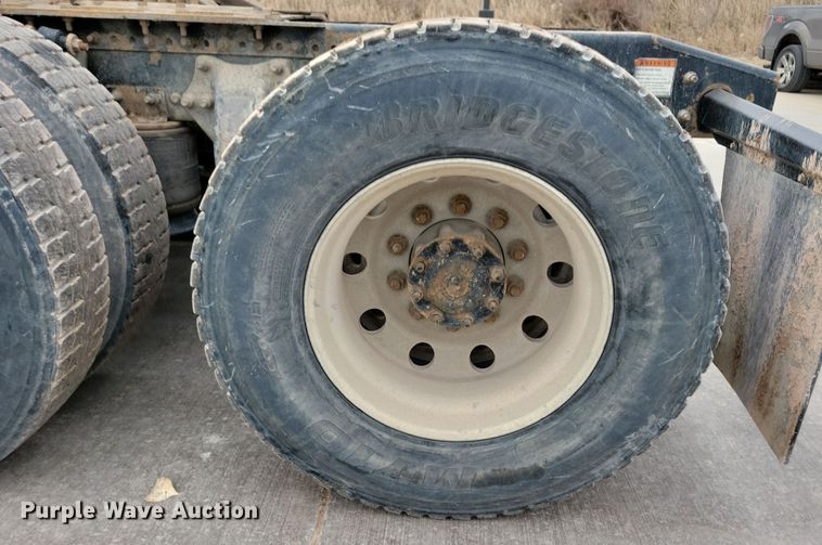 image for item NB9989 2007 Sterling L9500 semi truck