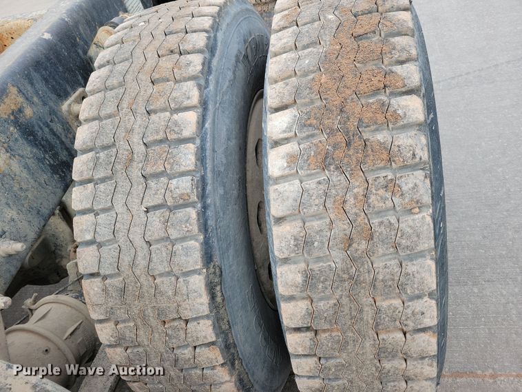 image for item NB9989 2007 Sterling L9500 semi truck