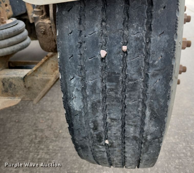 image for item NB9989 2007 Sterling L9500 semi truck