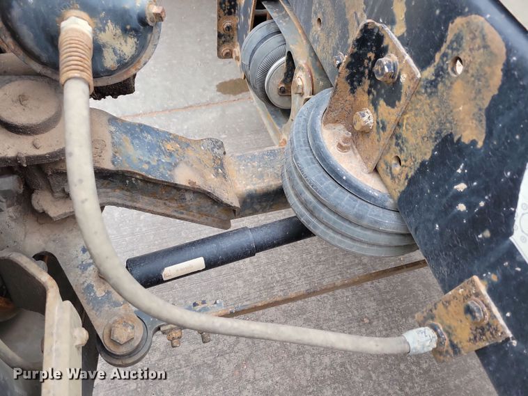 image for item NB9989 2007 Sterling L9500 semi truck