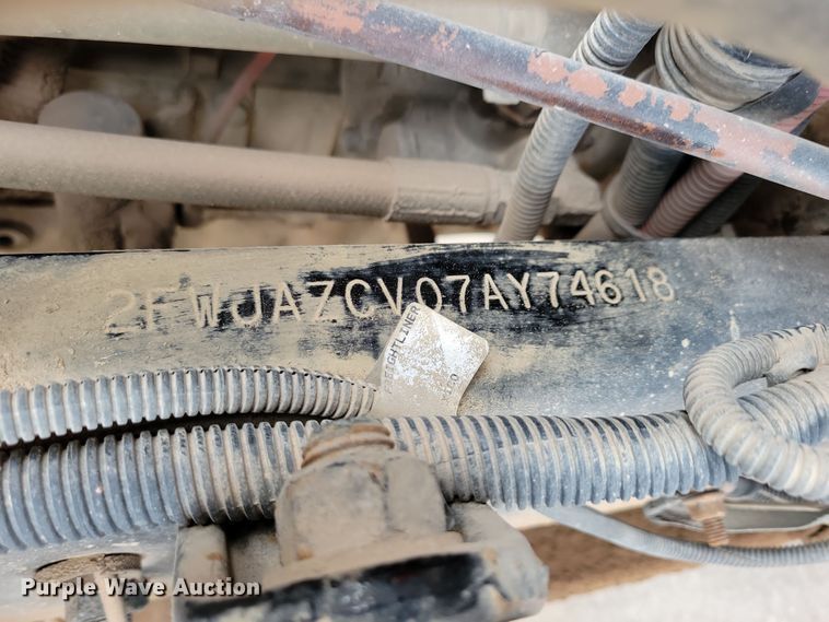 image for item NB9989 2007 Sterling L9500 semi truck