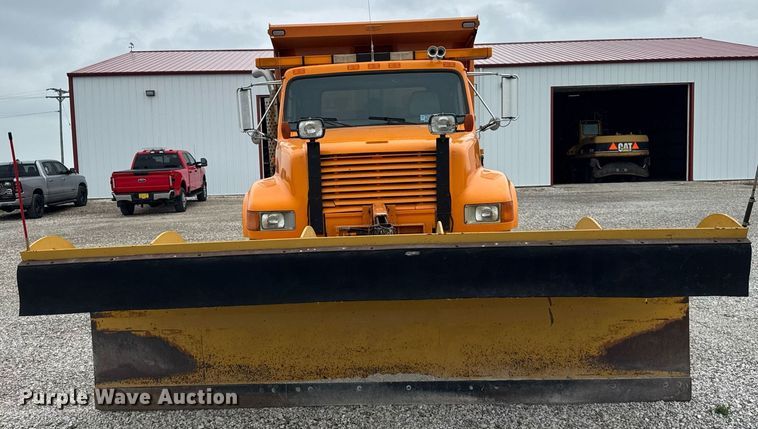 image for item DI9054 1991 International F-4900 dump truck