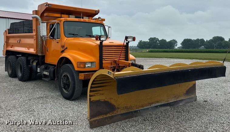 image for item DI9054 1991 International F-4900 dump truck