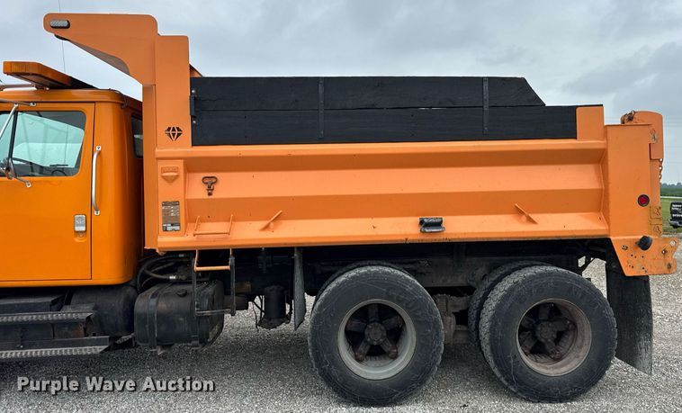 image for item DI9054 1991 International F-4900 dump truck