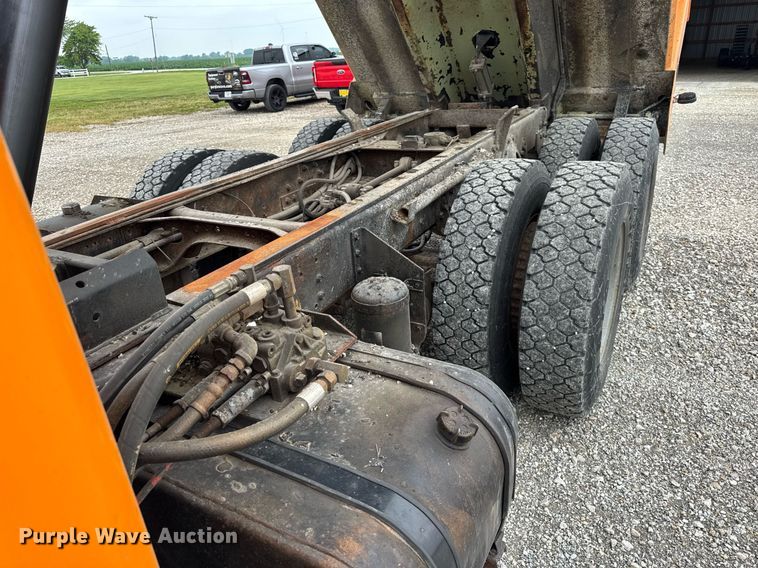 image for item DI9054 1991 International F-4900 dump truck