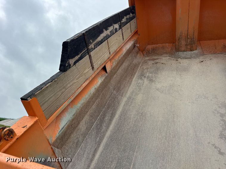 image for item DI9054 1991 International F-4900 dump truck