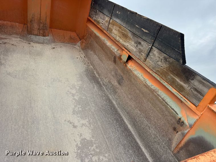 image for item DI9054 1991 International F-4900 dump truck