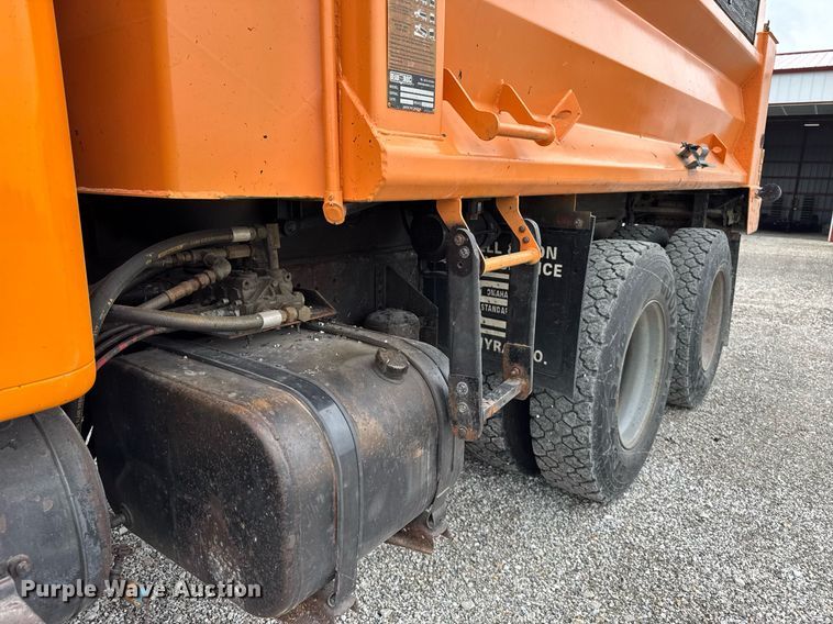 image for item DI9054 1991 International F-4900 dump truck