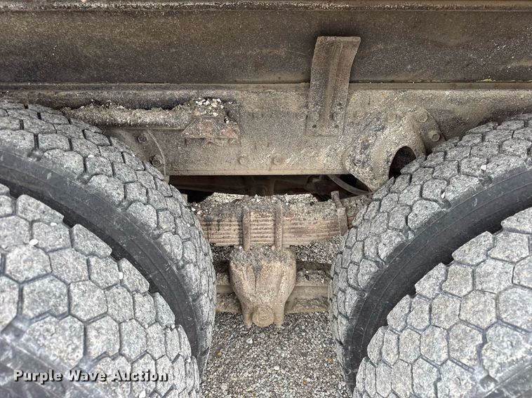 image for item DI9054 1991 International F-4900 dump truck