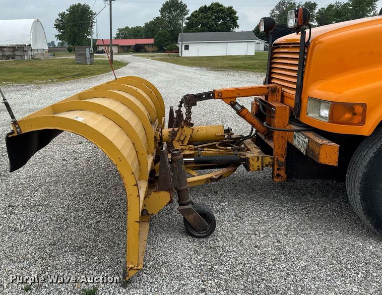 image for item DI9054 1991 International F-4900 dump truck