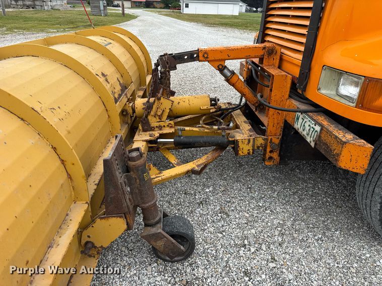 image for item DI9054 1991 International F-4900 dump truck