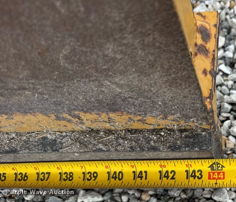 image for item DI9054 1991 International F-4900 dump truck