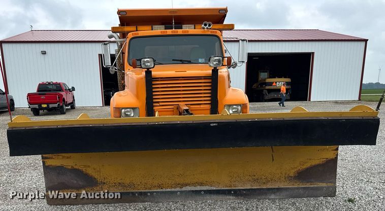 image for item DI9054 1991 International F-4900 dump truck