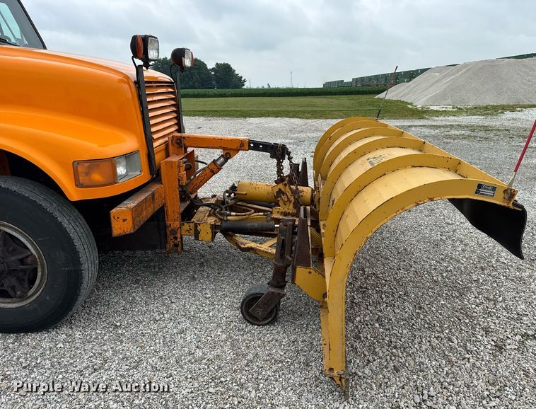 image for item DI9054 1991 International F-4900 dump truck