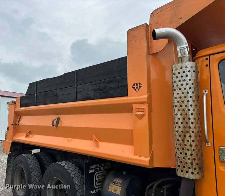 image for item DI9054 1991 International F-4900 dump truck