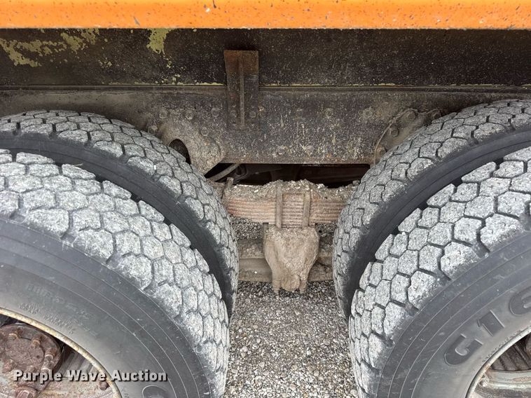 image for item DI9054 1991 International F-4900 dump truck