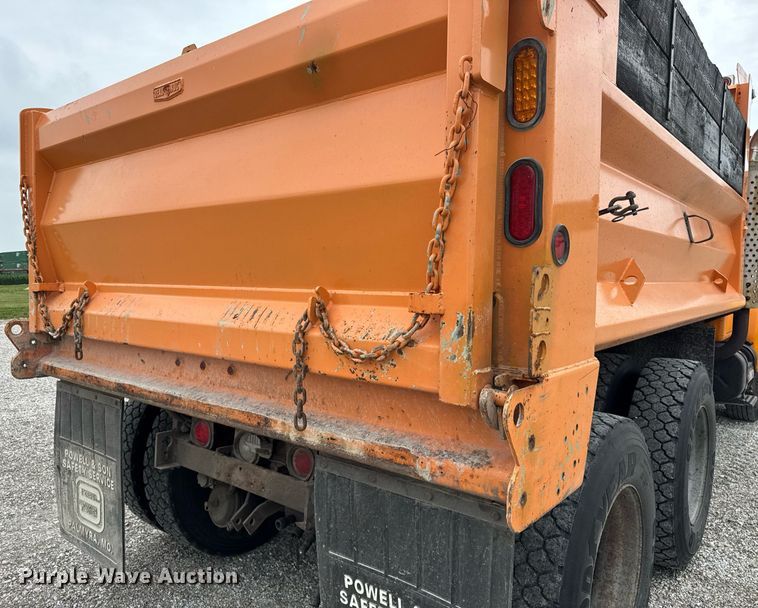 image for item DI9054 1991 International F-4900 dump truck