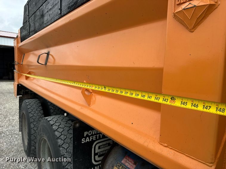 image for item DI9054 1991 International F-4900 dump truck