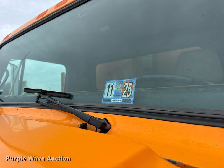 image for item DI9054 1991 International F-4900 dump truck