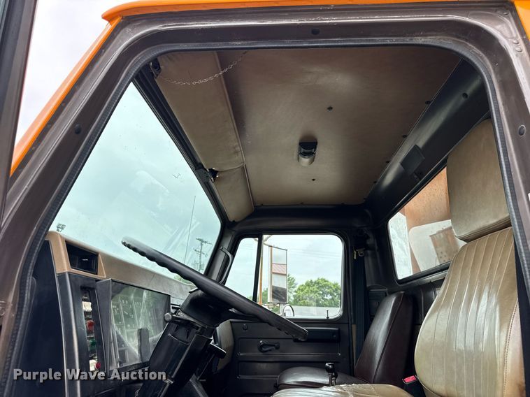 image for item DI9054 1991 International F-4900 dump truck