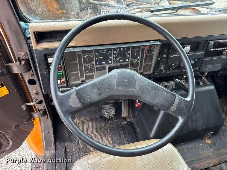 image for item DI9054 1991 International F-4900 dump truck