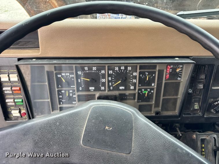 image for item DI9054 1991 International F-4900 dump truck