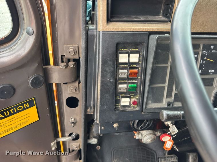 image for item DI9054 1991 International F-4900 dump truck