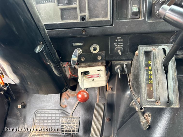 image for item DI9054 1991 International F-4900 dump truck