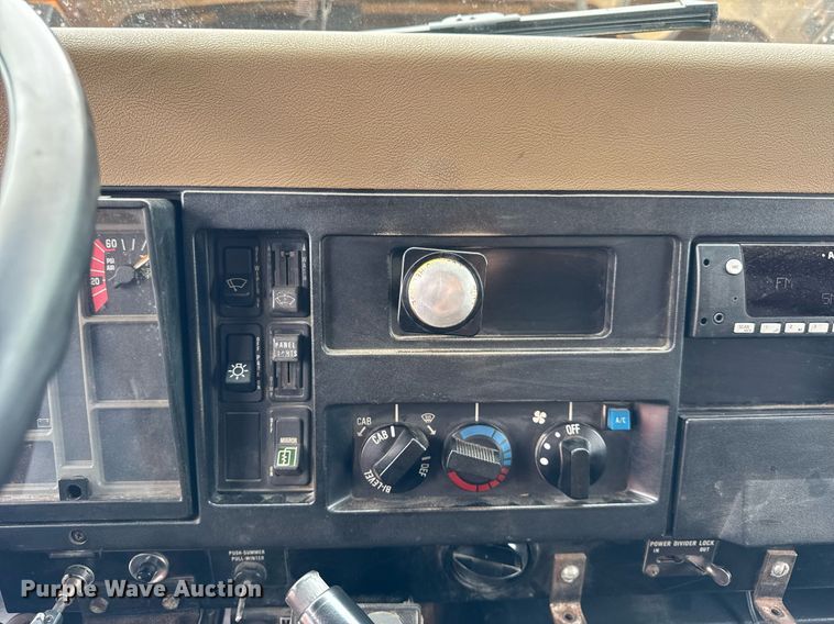 image for item DI9054 1991 International F-4900 dump truck