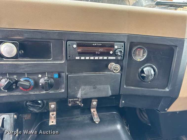 image for item DI9054 1991 International F-4900 dump truck