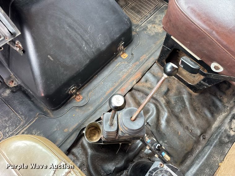 image for item DI9054 1991 International F-4900 dump truck