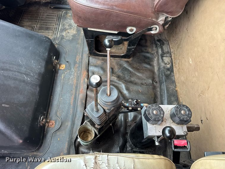 image for item DI9054 1991 International F-4900 dump truck