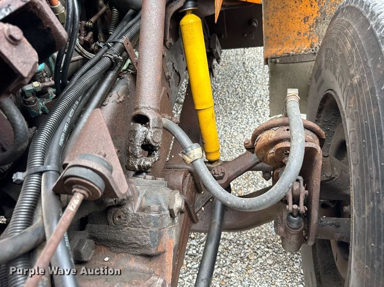 image for item DI9054 1991 International F-4900 dump truck