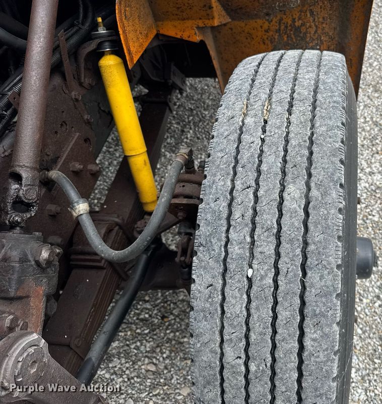 image for item DI9054 1991 International F-4900 dump truck