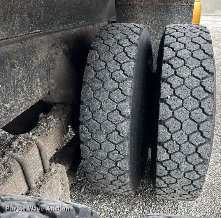 image for item DI9054 1991 International F-4900 dump truck