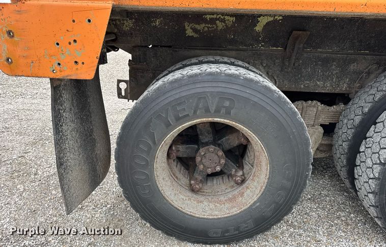 image for item DI9054 1991 International F-4900 dump truck