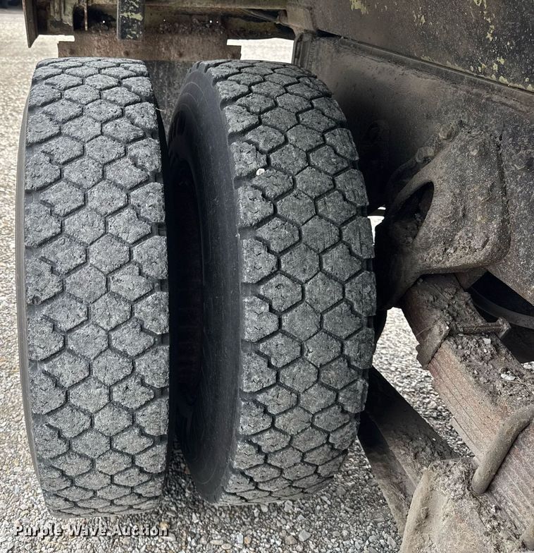 image for item DI9054 1991 International F-4900 dump truck