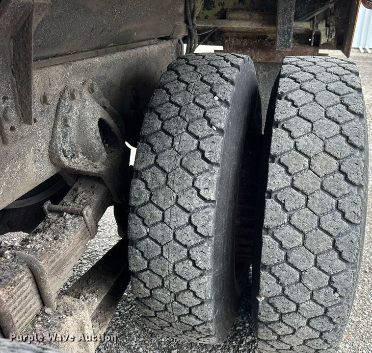 image for item DI9054 1991 International F-4900 dump truck