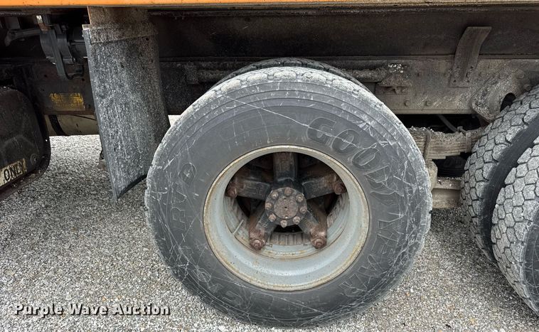 image for item DI9054 1991 International F-4900 dump truck