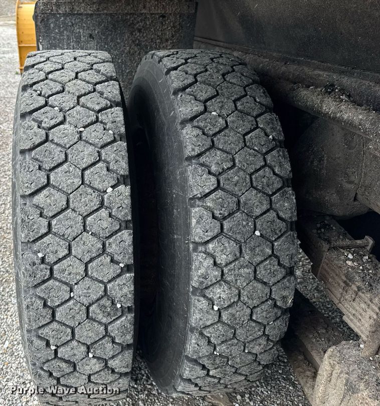 image for item DI9054 1991 International F-4900 dump truck