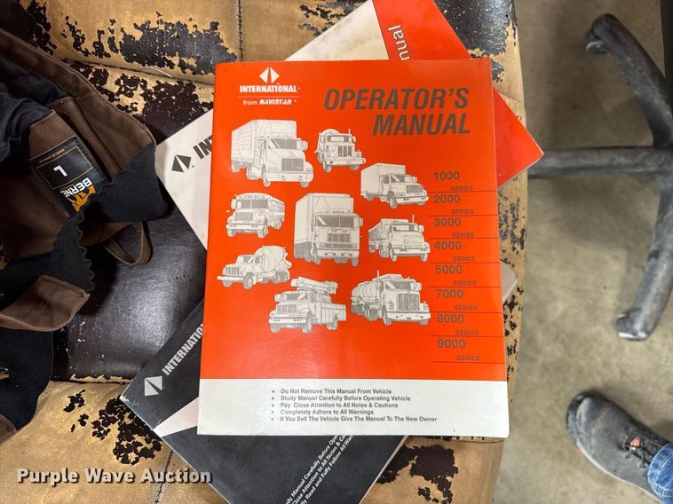 image for item DI9054 1991 International F-4900 dump truck