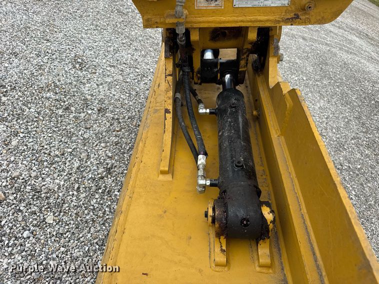 image for item DI9055 2005 Caterpillar M318C wheeled excavator