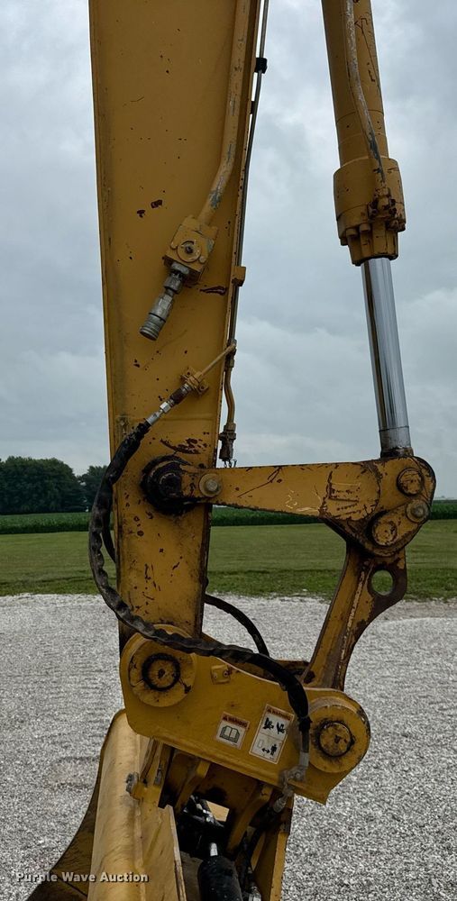 image for item DI9055 2005 Caterpillar M318C wheeled excavator