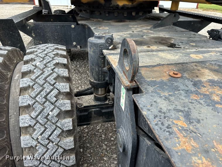 image for item DI9055 2005 Caterpillar M318C wheeled excavator