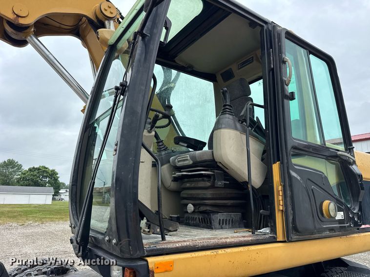 image for item DI9055 2005 Caterpillar M318C wheeled excavator