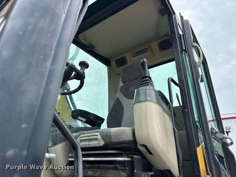 image for item DI9055 2005 Caterpillar M318C wheeled excavator