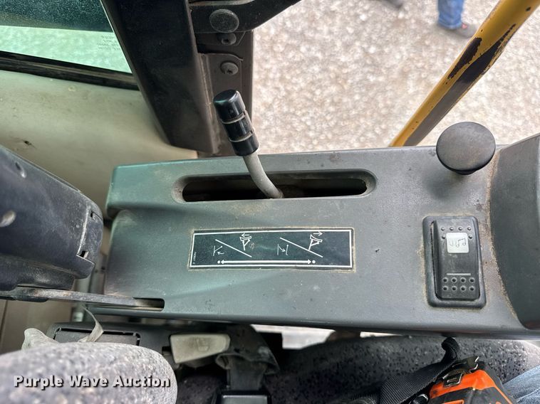 image for item DI9055 2005 Caterpillar M318C wheeled excavator