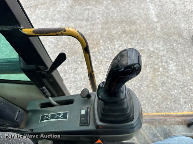 image for item DI9055 2005 Caterpillar M318C wheeled excavator